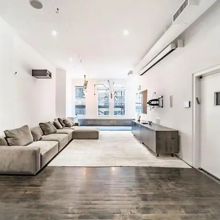 Luxurious 3 Bedroom Beautifully Renovated Loft